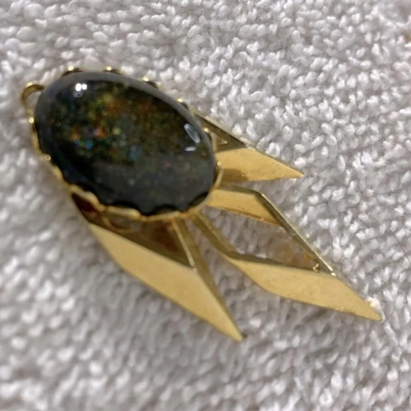 Vintage Gold Tone Necklace Pendant With Black Sunstone Costume Jewelry Pendant - Picture 5 of 12